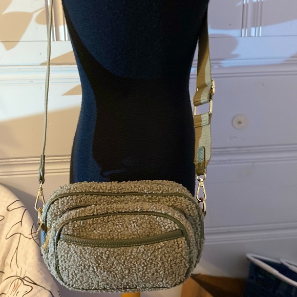 Laundry by Shelli Segal / Faux Sherpa Fleece / Crossbody Bag / Olive Green - Picture 4 of 7
